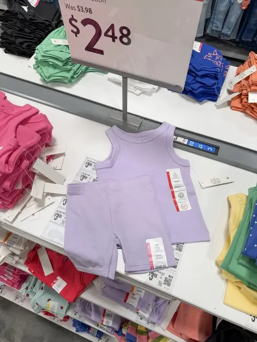 🤯🤯🤯 Now Walmart has lost the marbles — photo from Chloe Webb's Chloe's Closet post